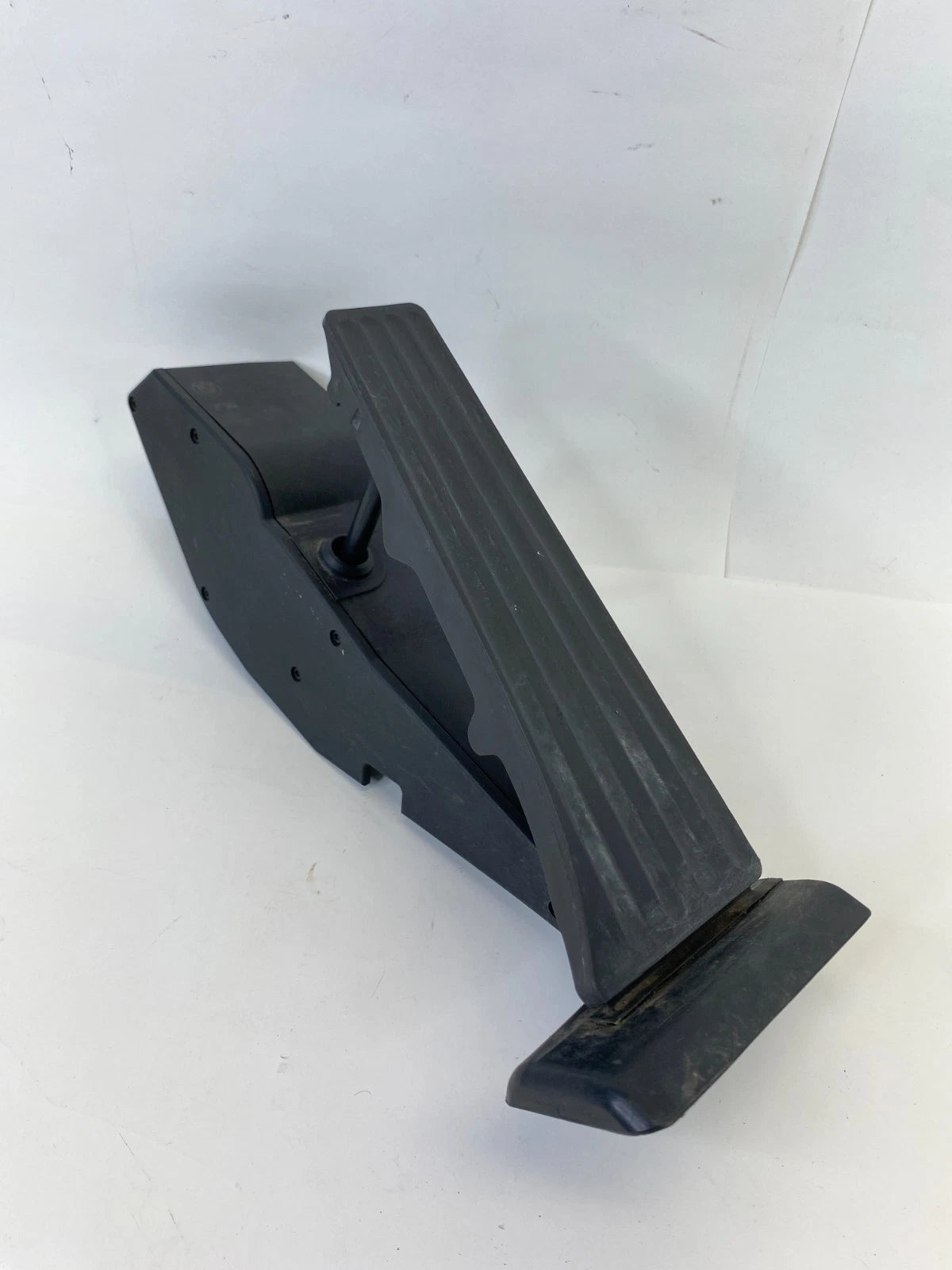 2000-2006 BMW X5 01-05 330i GAS PEDAL ACCELERATOR TRAVEL SENSOR 35426772705 OEM