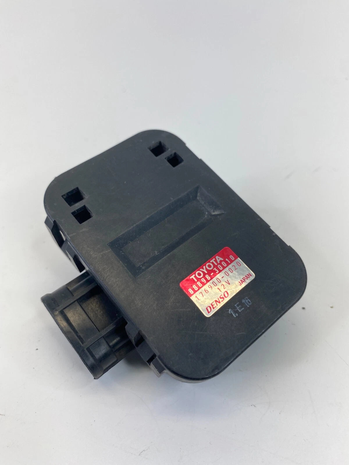 98-05 LEXUS GS300 SMOG VENTILATION SENSOR MODULE UNIT 88898-30010 OEM