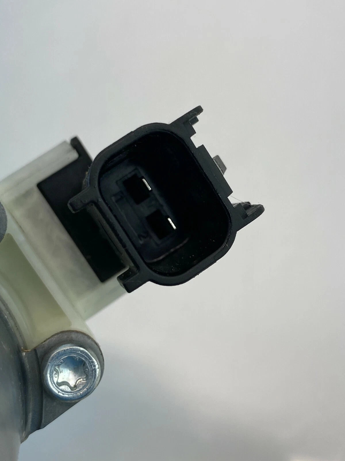2012-2018 FORD FOCUS REAR RIGHT SIDE DOOR POWER WINDOW MOTOR CM51-A27000 2 PINS