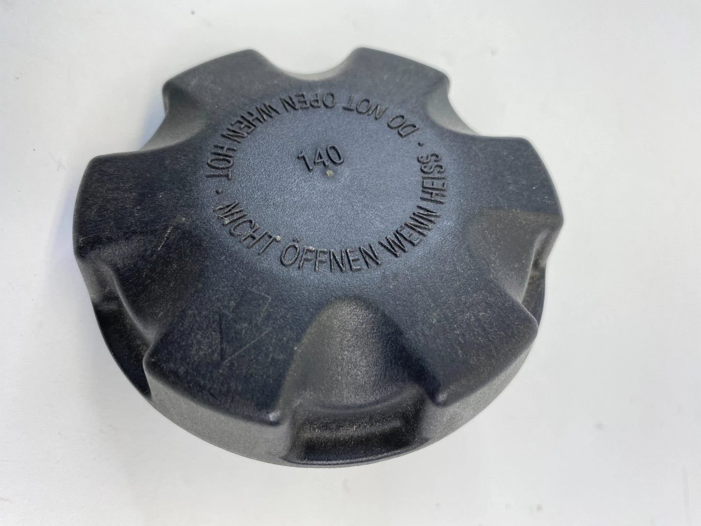 2006 2017 2018 BMW 330I RADIATOR COOLANT EXPANSION TANK CAP LID COVER OEM