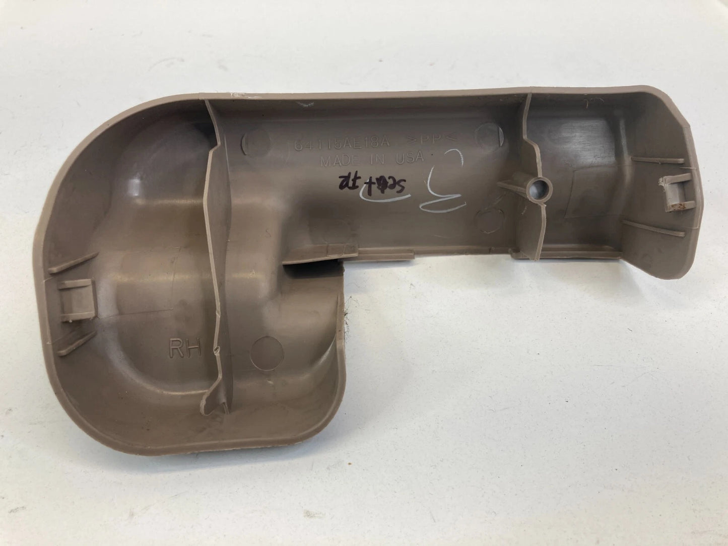 2000-2004 SUBARU OUTBACK FRONT RIGHT INNER SEAT TRACK RAIL END COVER 64115AE18A