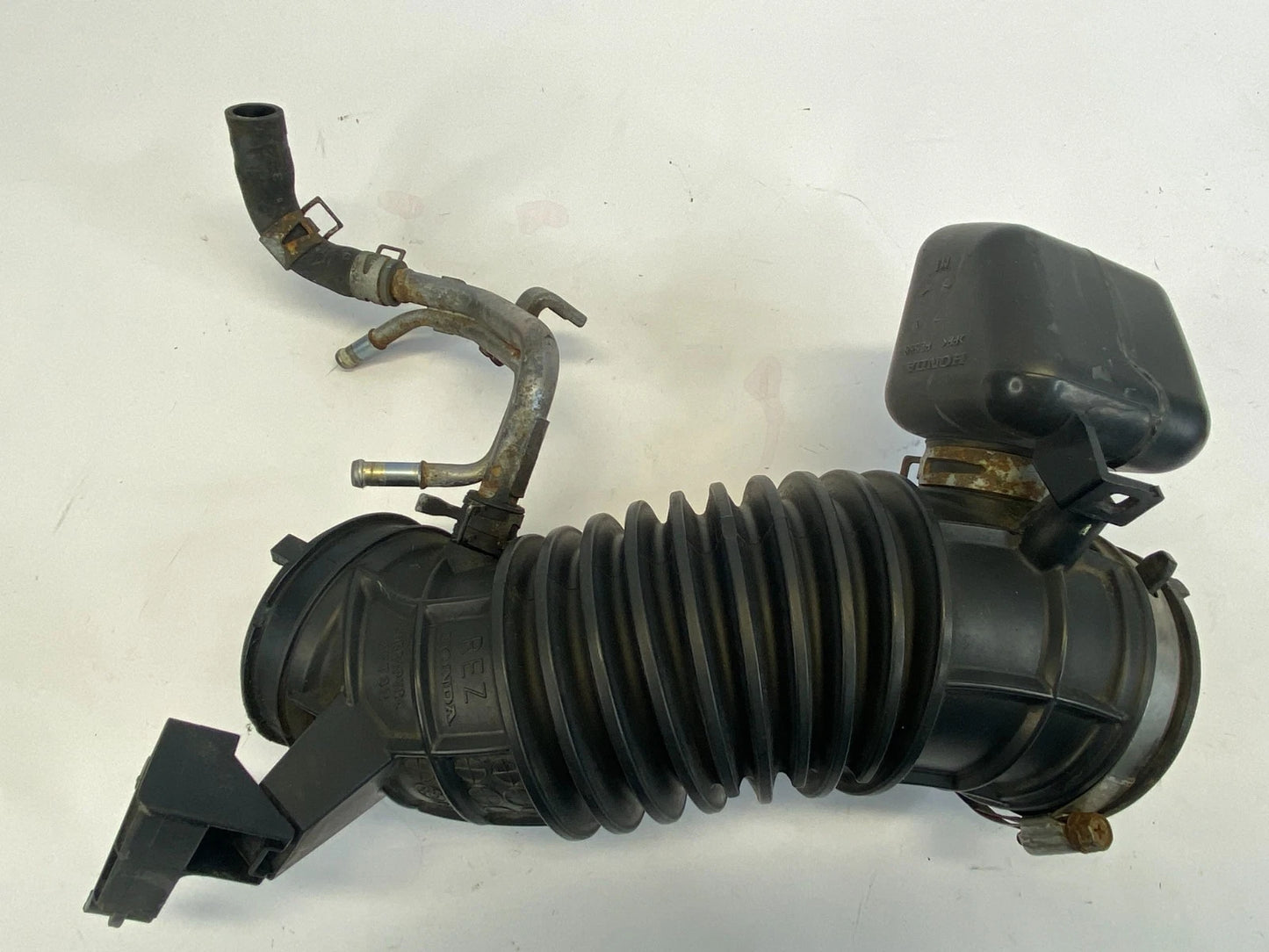 2010 2011 HONDA CR-V 2.4L L4 A/T AIR CLEANER INTAKE HOSE W/ CHAMBER AIR FLOW OEM