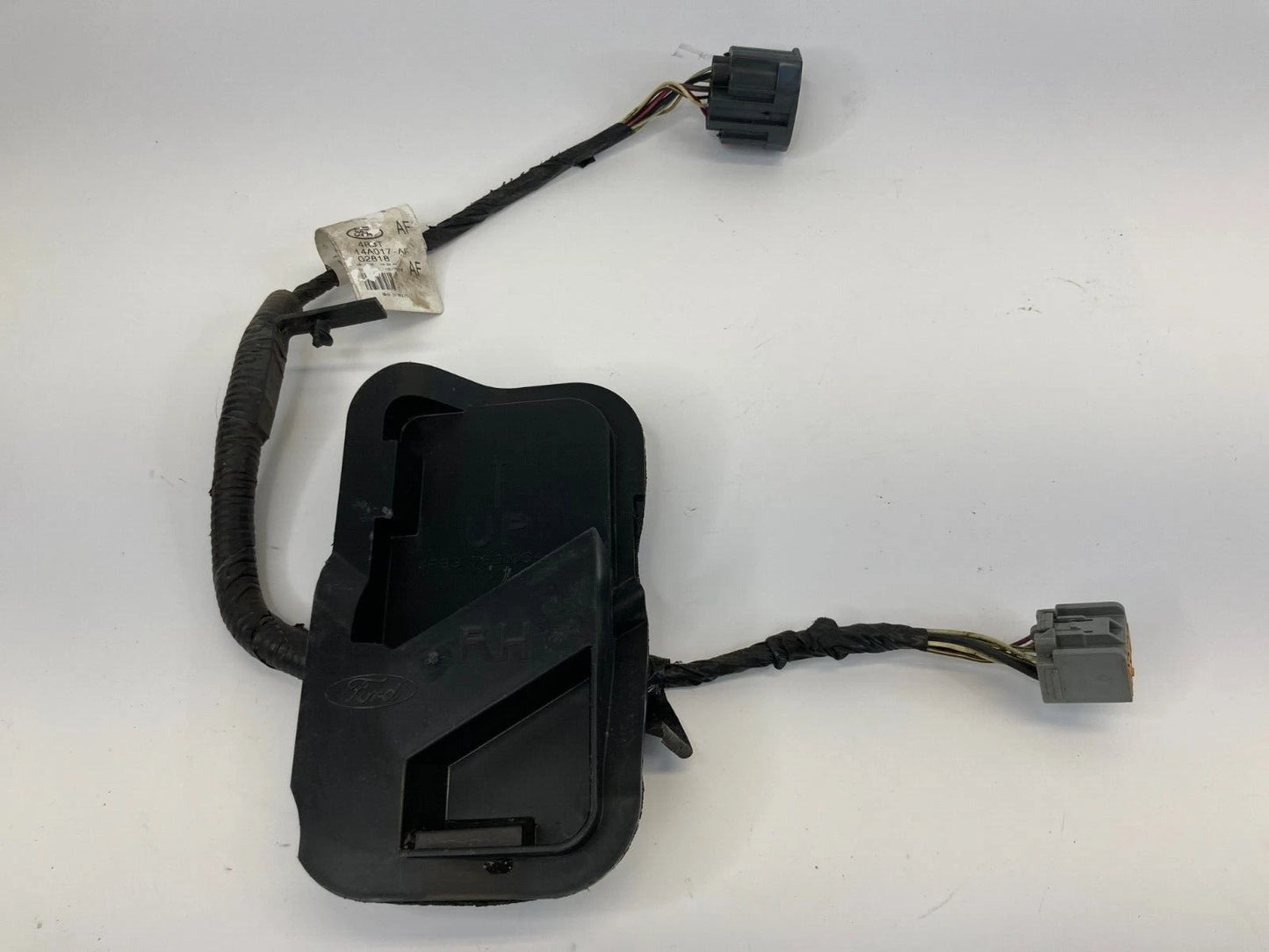 06-09 FORD MUSTANG CONVERTIBLE RIGHT QUARTER PANEL TRIM CAP HARNESS 4R337631064B