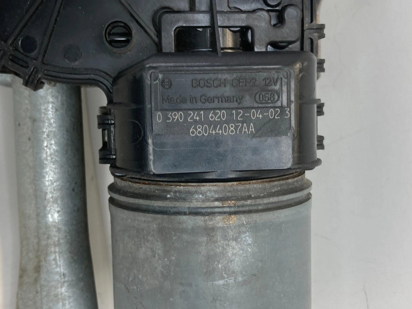 2011-2014 CHRYSLER 200 FRONT WINDSHIELD WIPER MOTOR W/ LINKAGE 68044087AA OEM