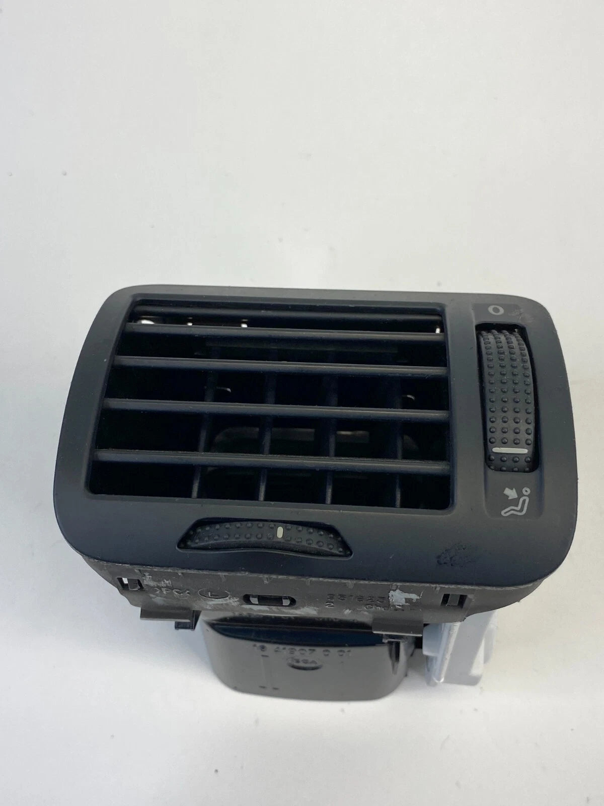 2001-2005 VOLKSWAGEN PASSAT DASH LEFT A/C AIR VENT GRILL GRILLE 3B0819703D OEM