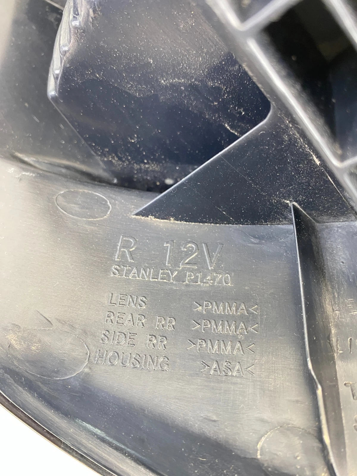 2003-2008 Pontiac Vibe Rear Right Passenger Tail Light Taillight Taillamp OEM