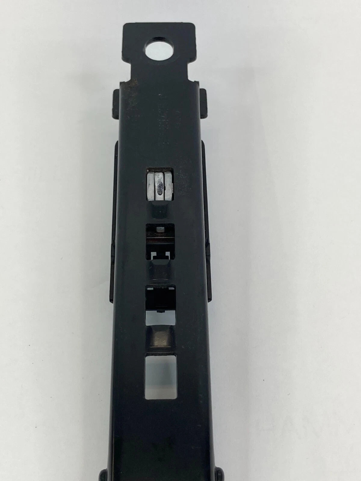 2007-2011 HYUNDAI ACCENT SEDAN LEFT SEAT BELT ADJUSTER ASSEMBLY 5116340E1A