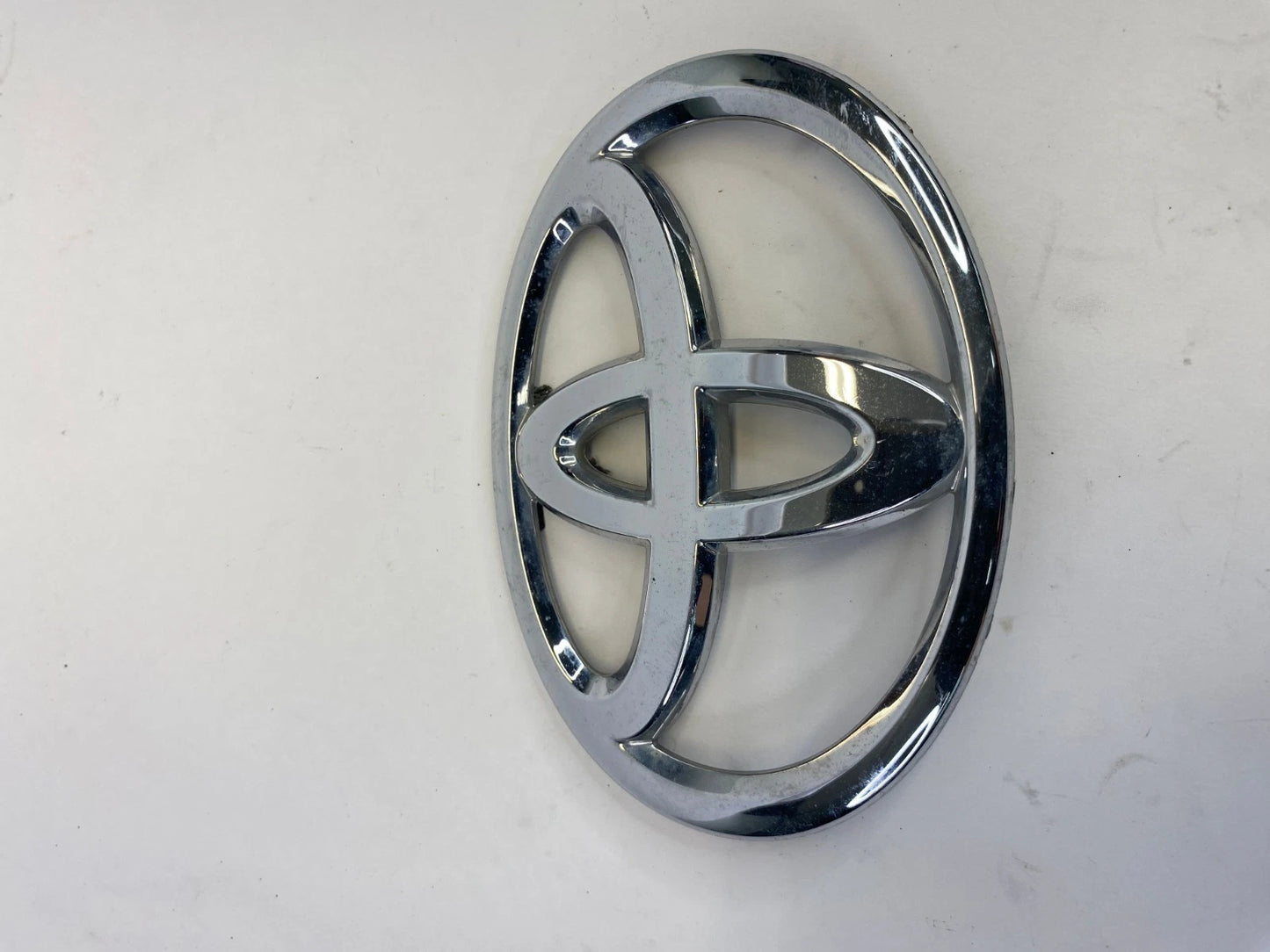 2011-2019 TOYOTA COROLLA FRONT BUMPER GRILLE EMBLEM BADGE SYMBOL OEM 90975-A2003