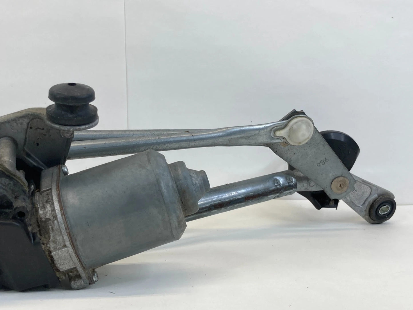 2007-2011 TOYOTA YARIS HBACK FRONT WINDSHIELD WIPER MOTOR W/ LINKAGE 85110-52510