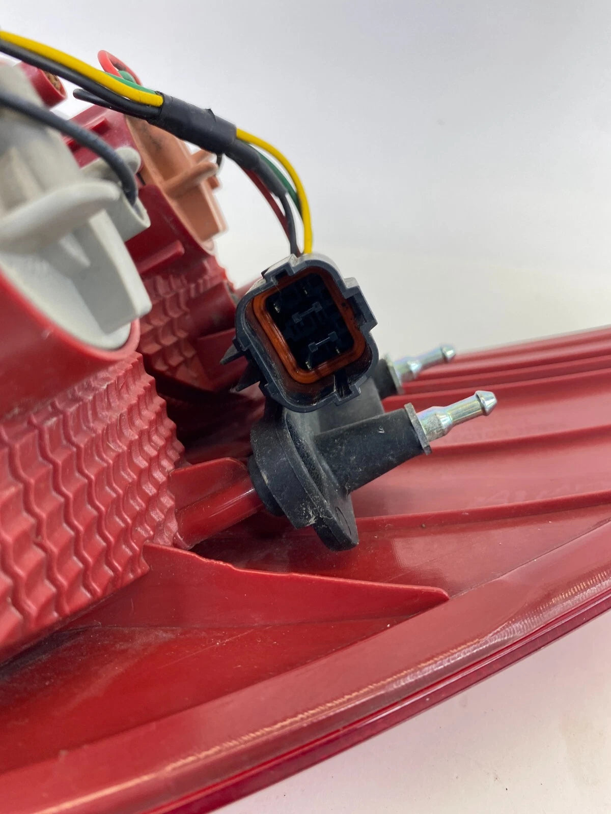 2013-2016 HYUNDAI SANTA FE SPORT REAR LEFT DRIVER OUTER TAIL LIGHT TAILLIGHT OEM