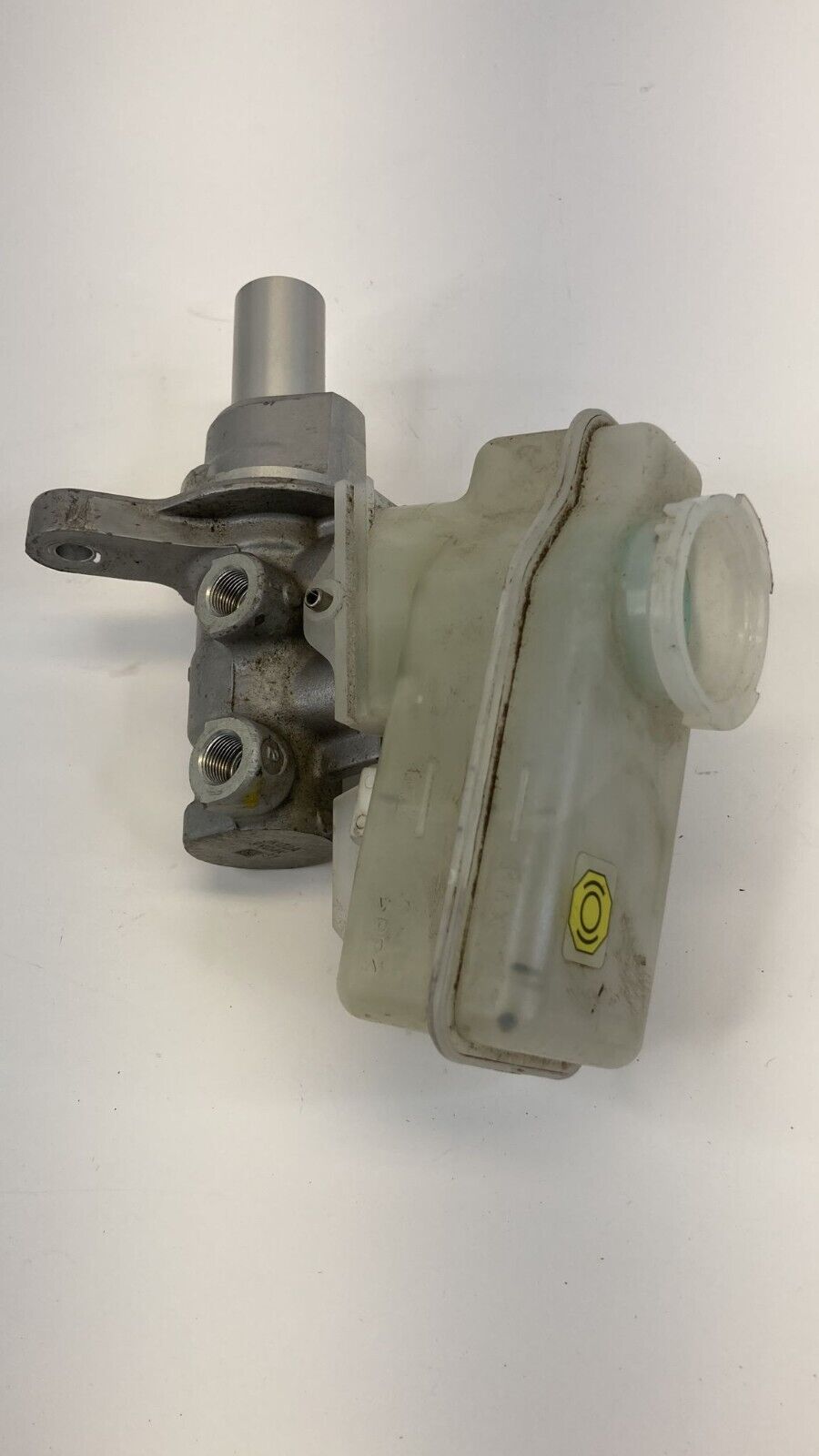 2008-2013 Infiniti G37 Brake Master Cylinder w Reservoir 0204223184 OEM