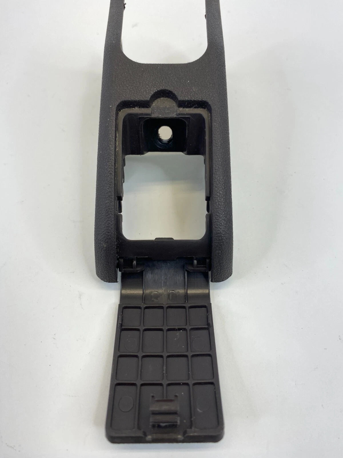 2010-2015 HYUNDAI TUCSON REAR RIGHT PASSENGER SEAT BEZEL COVER TRIM OEM