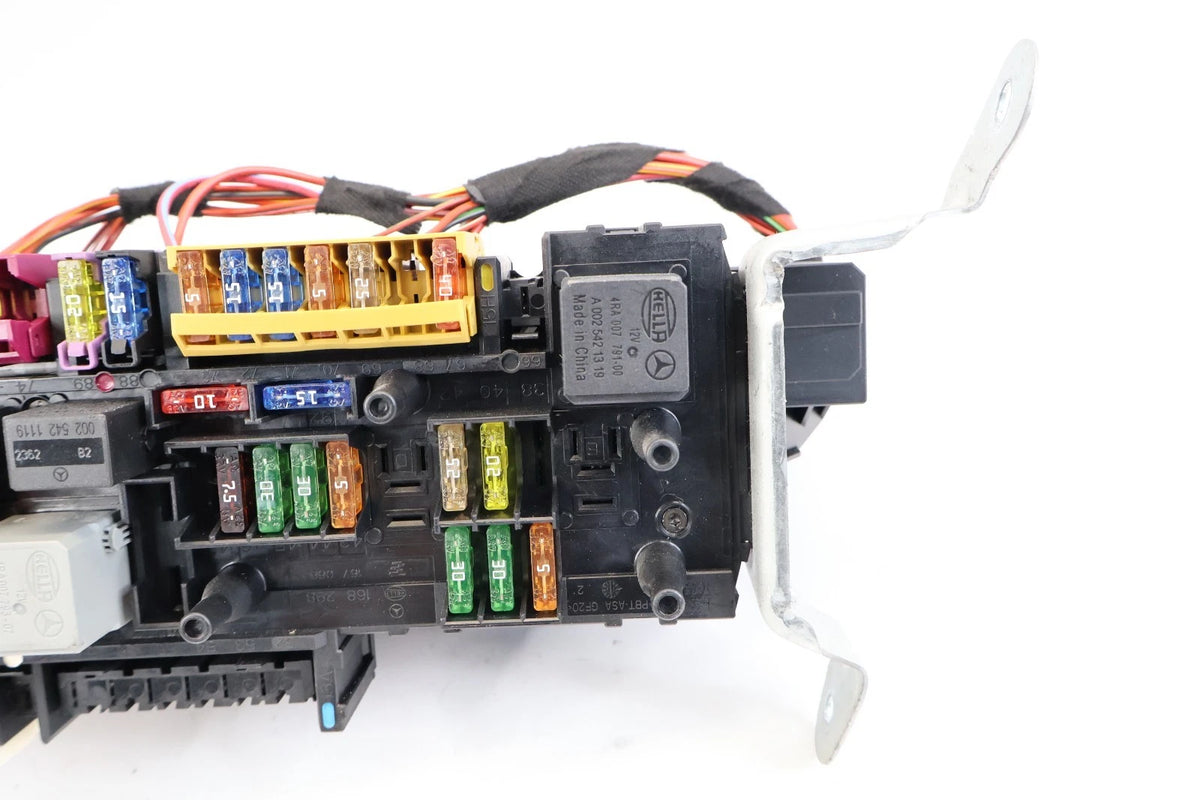 2010-2016 MERCEDES-BENZ E350 REAR FUSE BOX RELAY CONTROL MODULE 5DK01102325 OEM