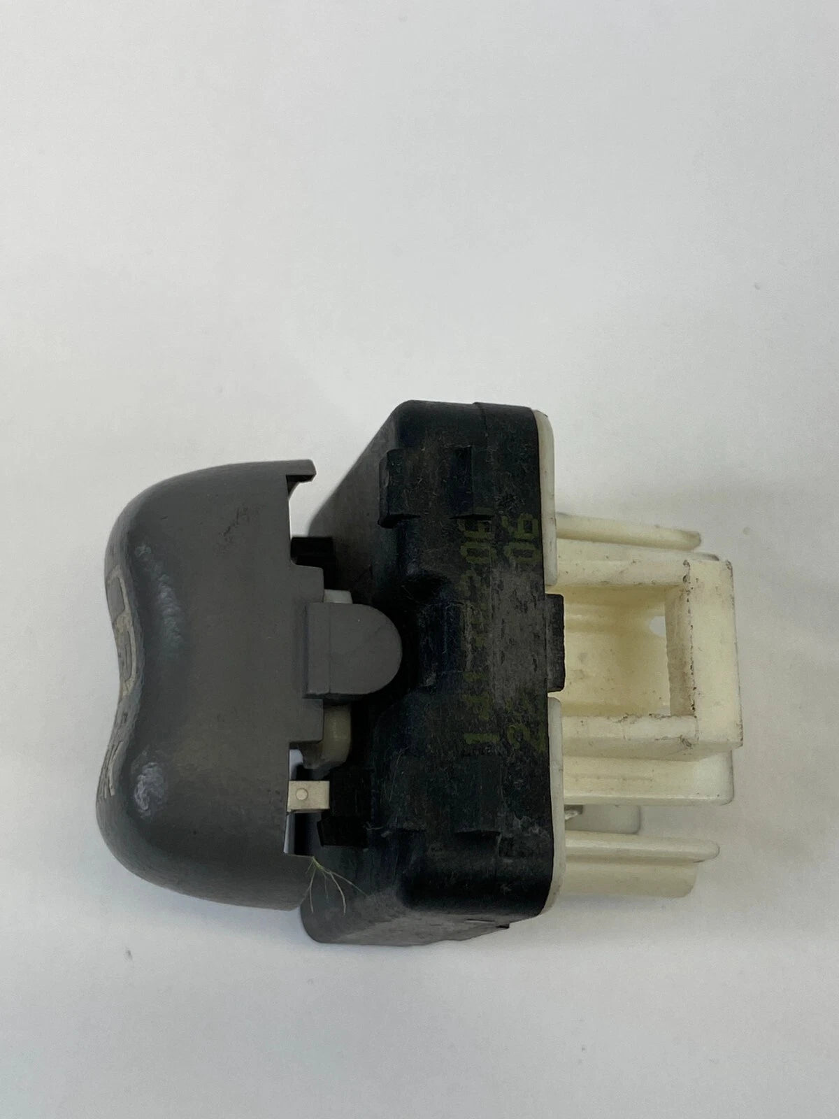 2001-2005 PONTIAC GRAND AM LEFT OR RIGHT DOOR LOCK CONTROL BUTTON SWITCH OEM