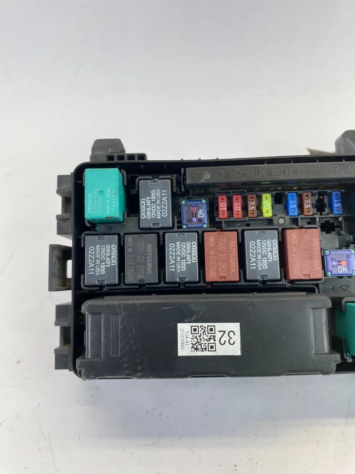 2013-2017 HONDA ACCORD SEDAN 2.4L ENGINE FUSE RELAY BOX COMPARTMENT T2A-A1 OEM