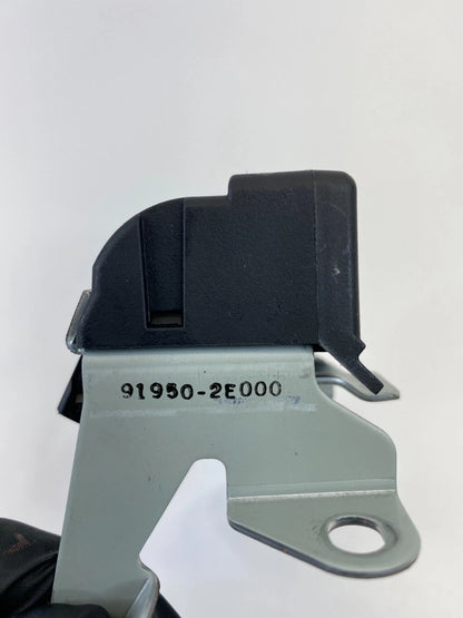 2005-2010 KIA SPORTAGE REAR TAILGATE HATCH GLASS CONTACT CONNECTOR 91950-2E000