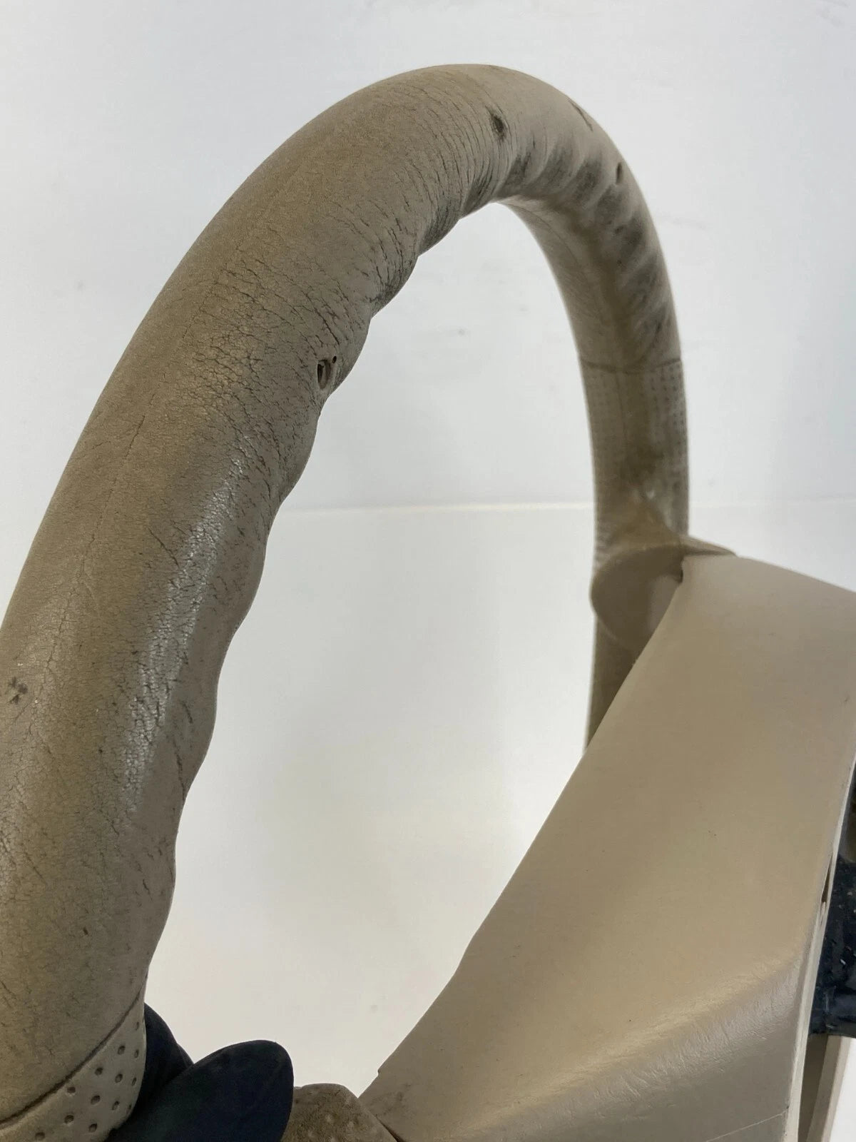 2000 2001 00 01 MAZDA MPV STEERING WHEEL W/ CRUISE CONTROL SWITCH BUTTON OEM