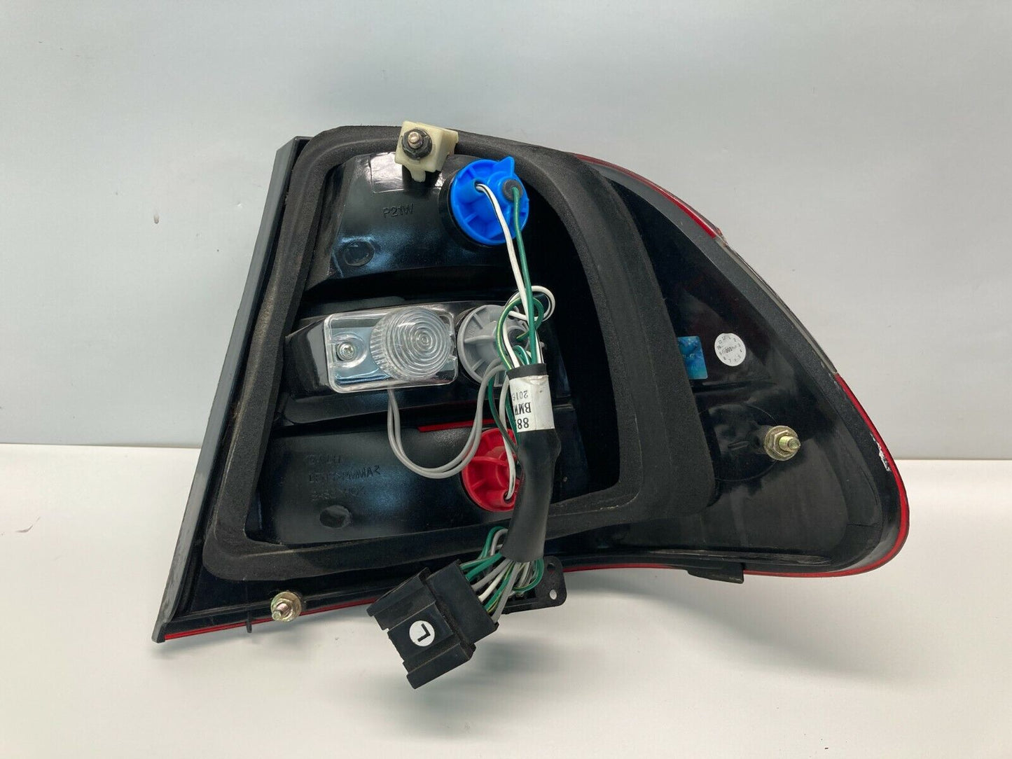 2001 BMW 325i 325xi Sedan Left Driver Outer Taillight Tail Light Lamp RSD200311C