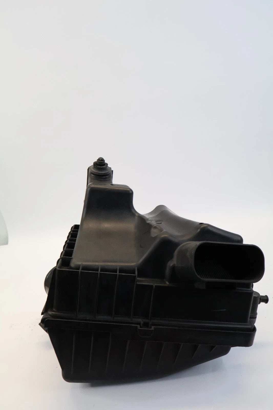 2012-2018 CHEVROLET SONIC 1.8L AIR INTAKE FILTER BOX HOUSING ASSEMBLY 95969687