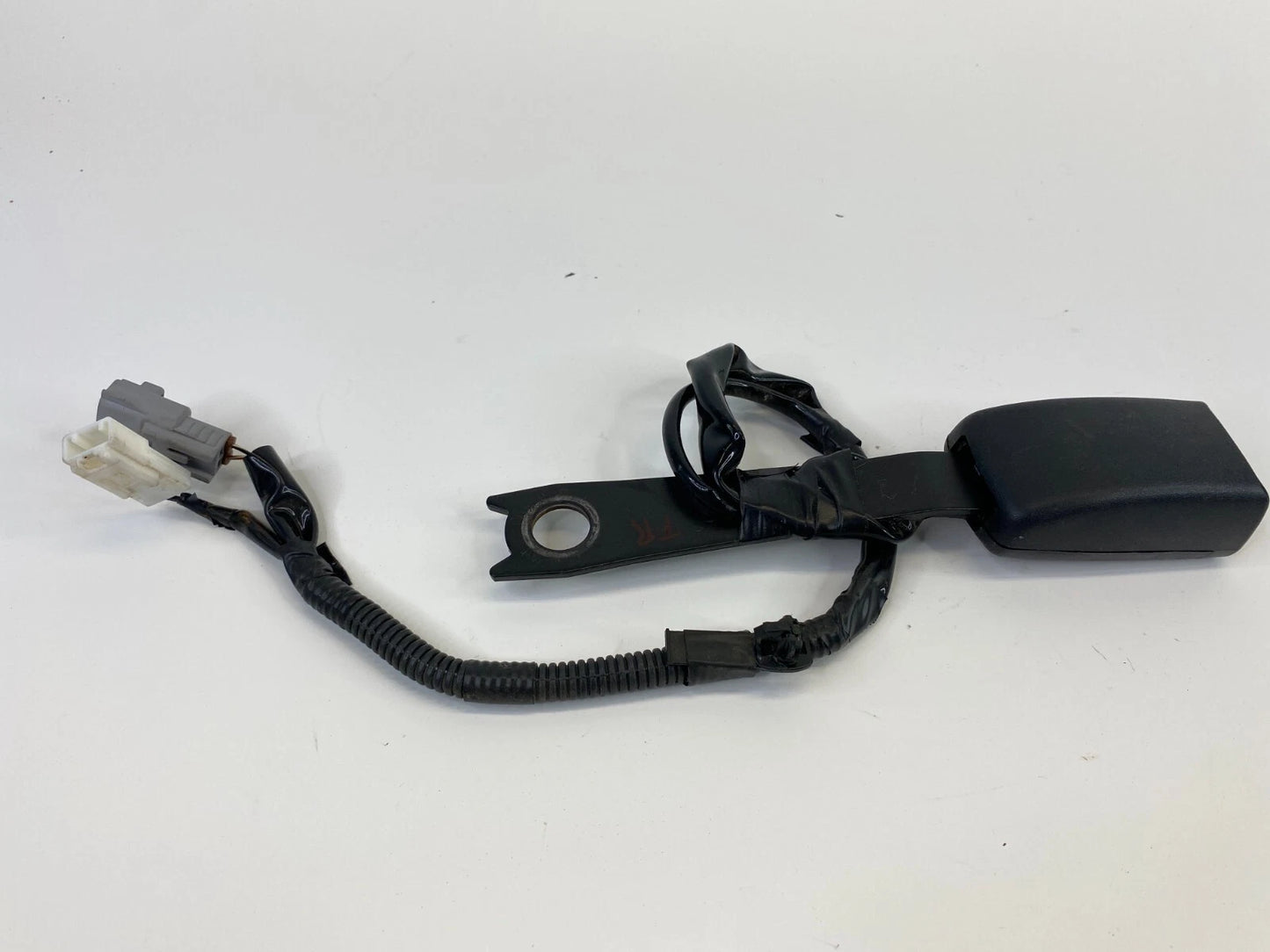 2004-2006 LEXUS RX330 FRONT RIGHT PASSENGER SEAT BELT BUCKLE OEM FACTORY E067902