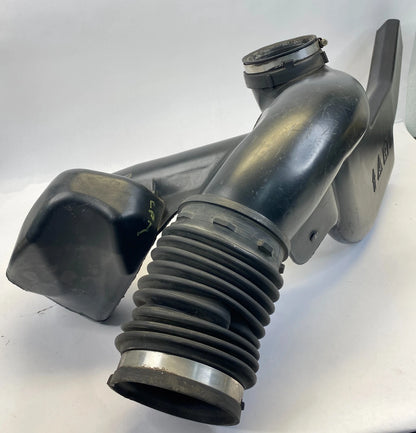 01-06 CHEVY TAHOE SILVERADO AIR INTAKE FILTER OUTLET DUCT RESONATOR 15060999 OEM