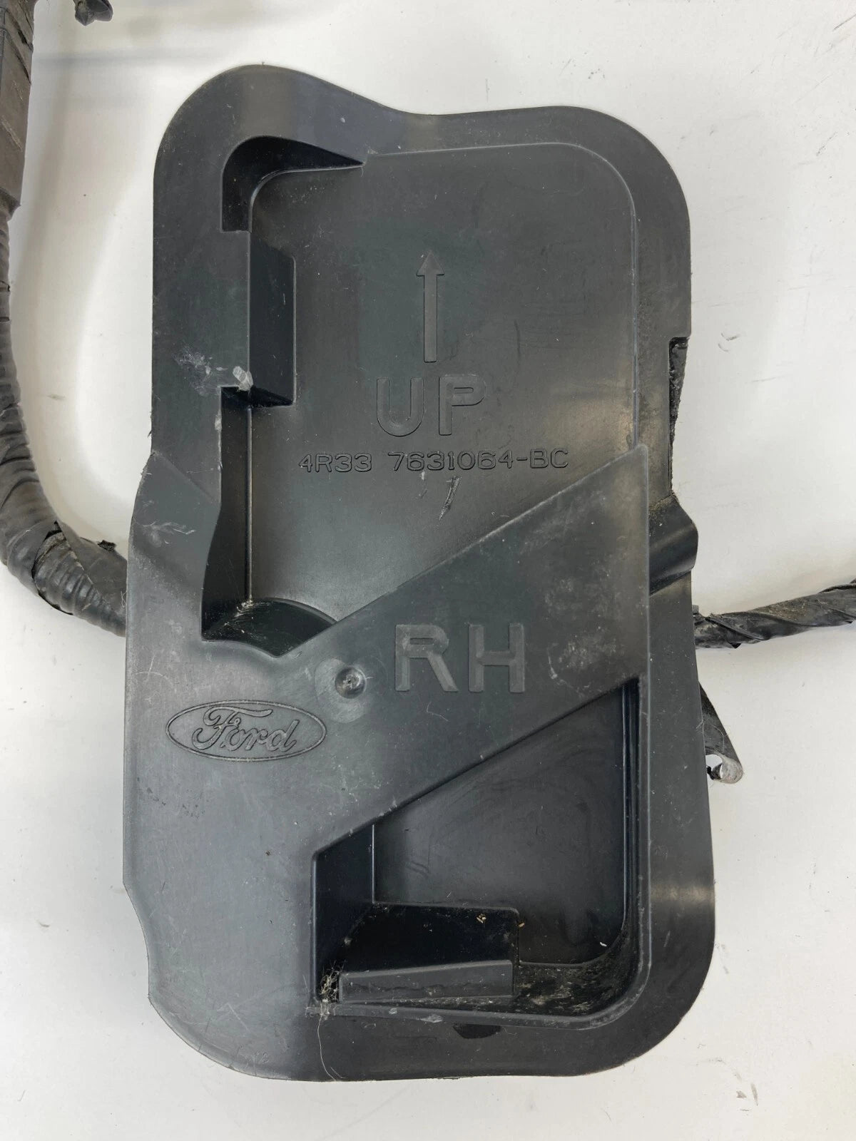 06-09 FORD MUSTANG CONVERTIBLE RIGHT QUARTER PANEL TRIM CAP HARNESS 4R337631064B