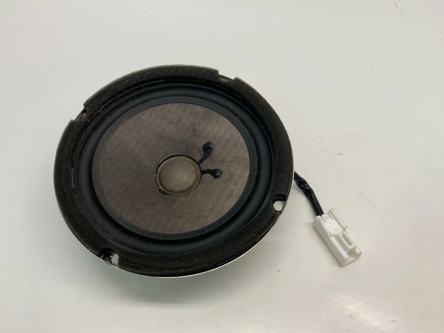 07 08 09 10 KIA RONDO REAR RIGHT SIDE DOOR AUDIO SPEAKER 96330-1D800 OEM