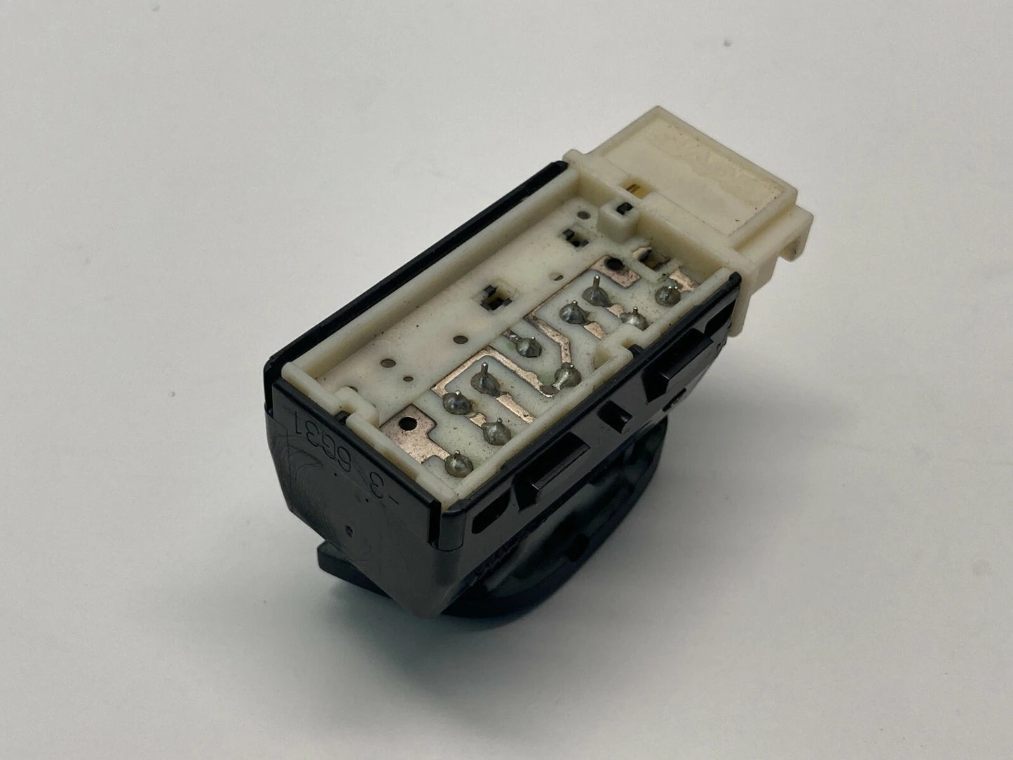 2003-2011 SAAB 9-3 FRONT RIGHT PASSENGER SIDE DOOR LOCK SWITCH BUTTON 12791171