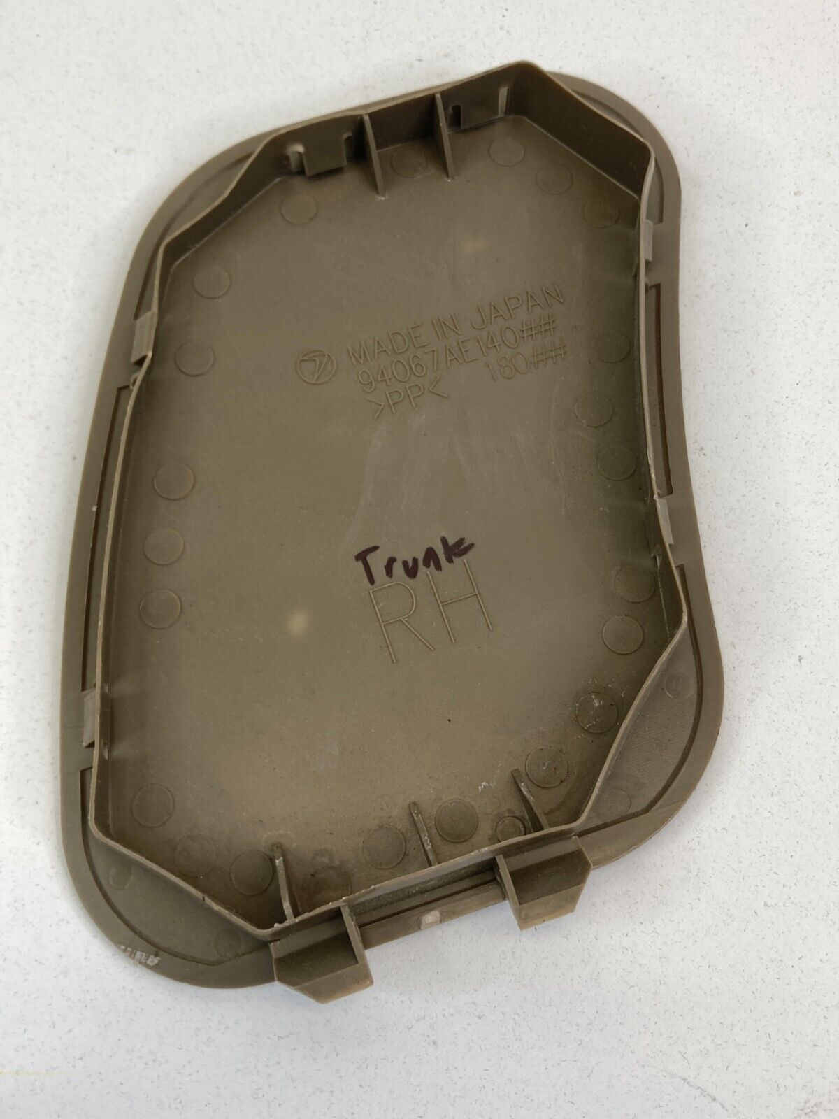 2000-2004 Subaru Outback Rear Right Access Tailgate Lamp Cap Cover 94067AE140