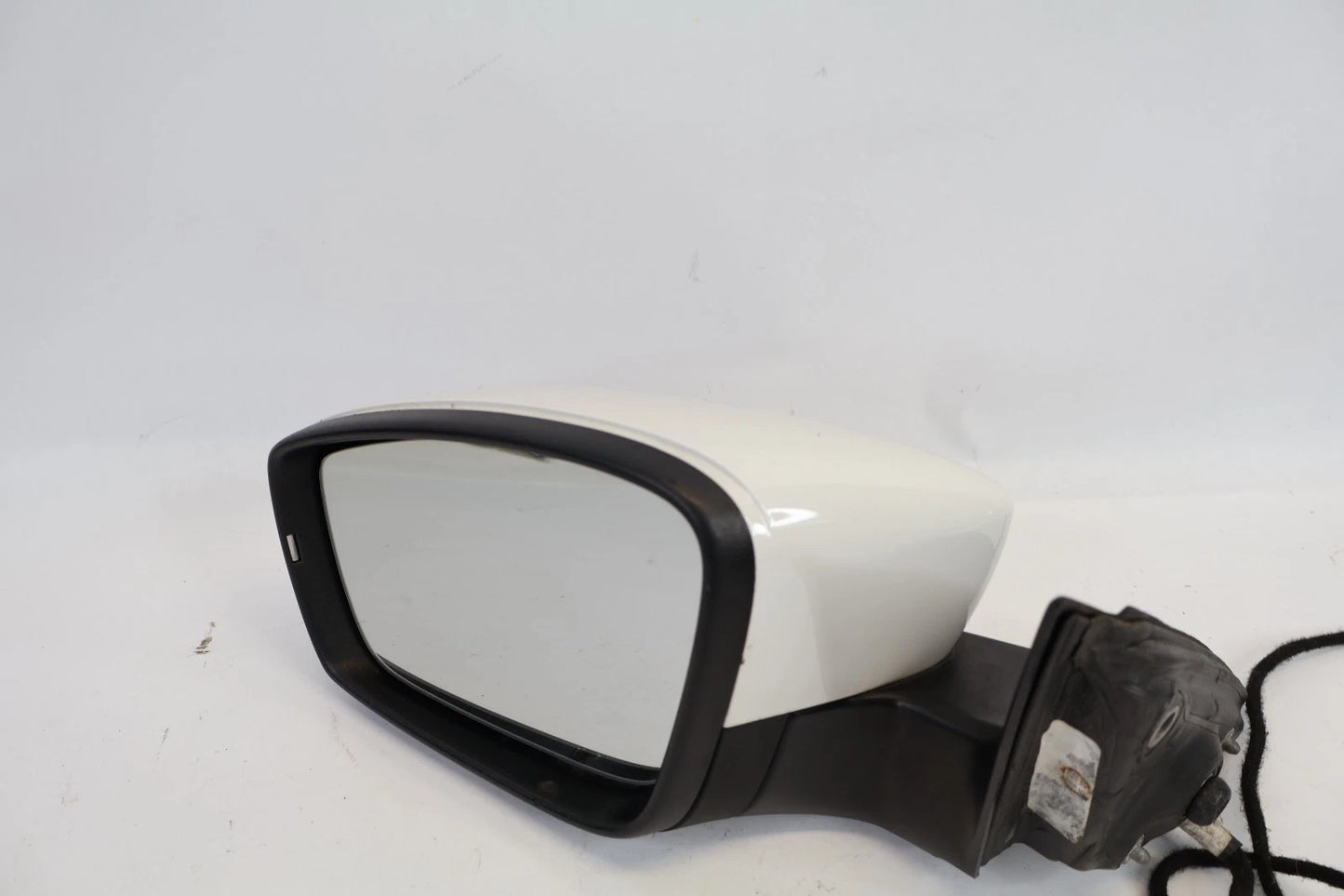 2012-2015 VOLKSWAGEN PASSAT LEFT SIDE VIEW POWER DOOR MIRROR ASSEMBLY WHITE OEM