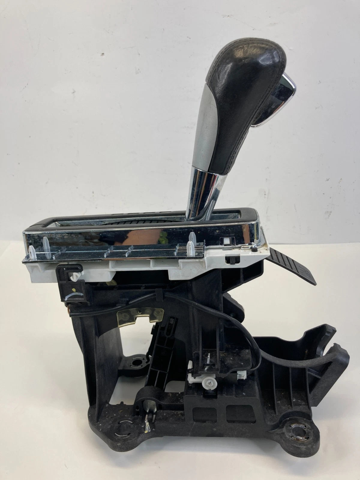 2009-2017 CHEVROLET TRAVERSE AUTOMATIC GEAR SHIFTER GEAR SELECTOR & KNOB OEM