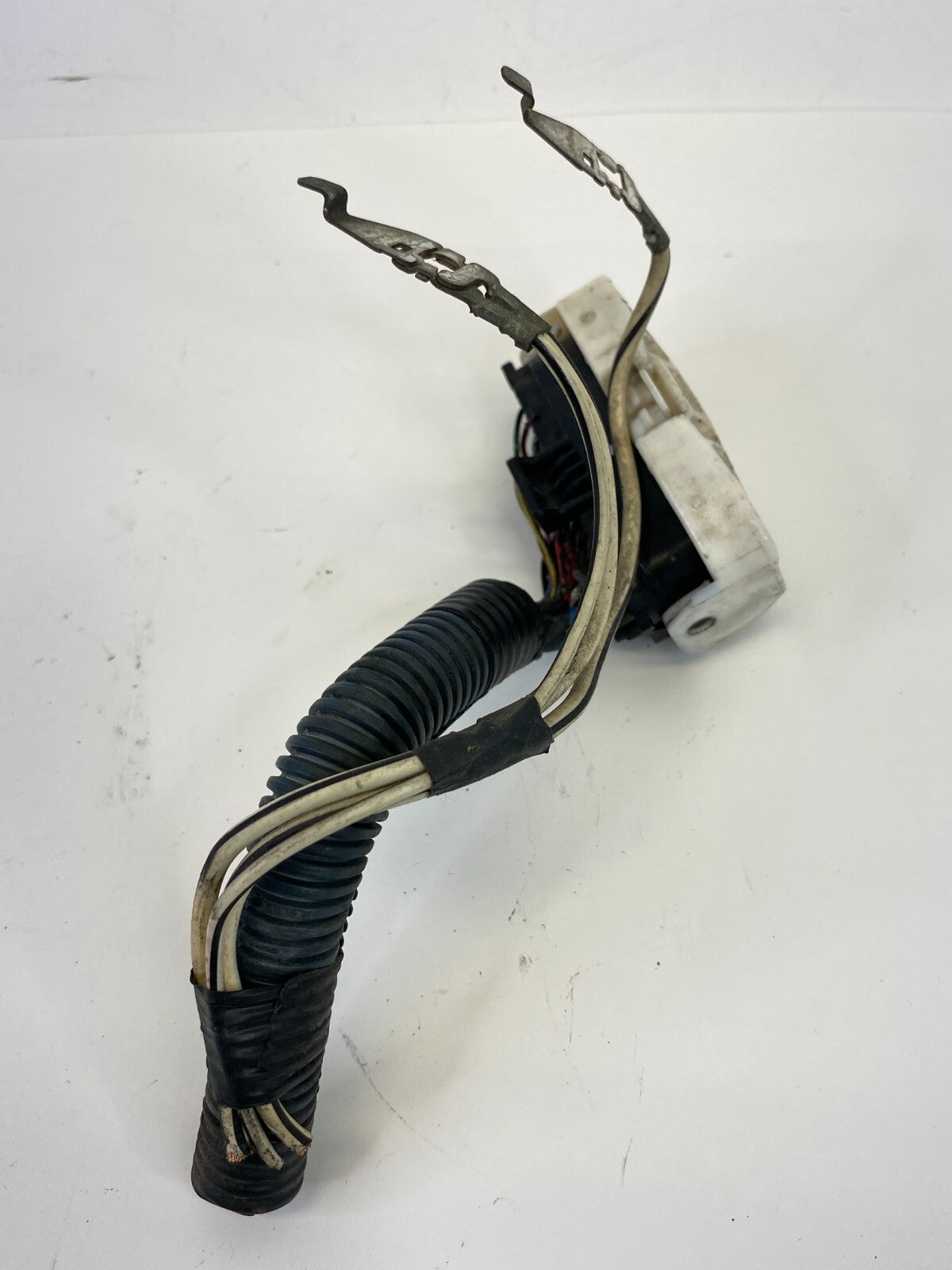 2002 2003 Lexus ES300 3.0L FWD ABS Anti Lock Brake Pump Connector Plug OEM