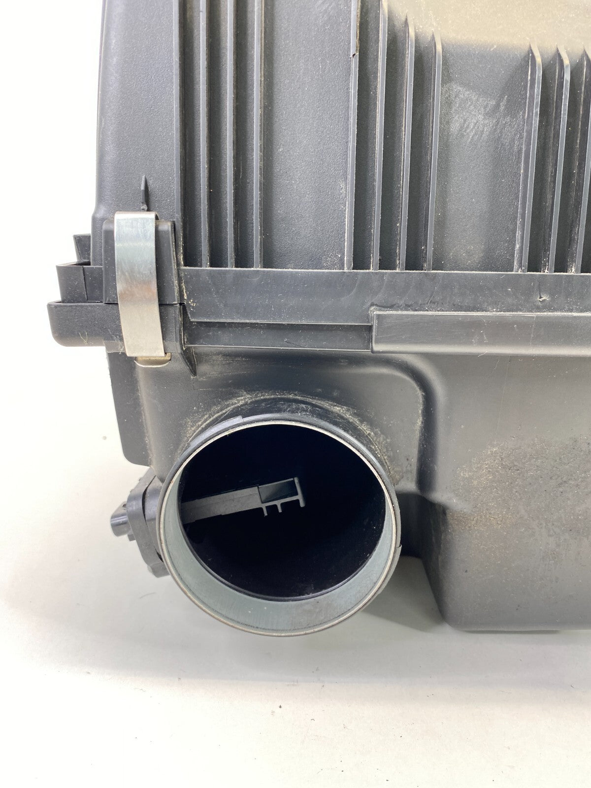 2013-2017 BMW X3 2.0L AWD Air Intake Cleaner Filter Box Assembly 761693201 OEM