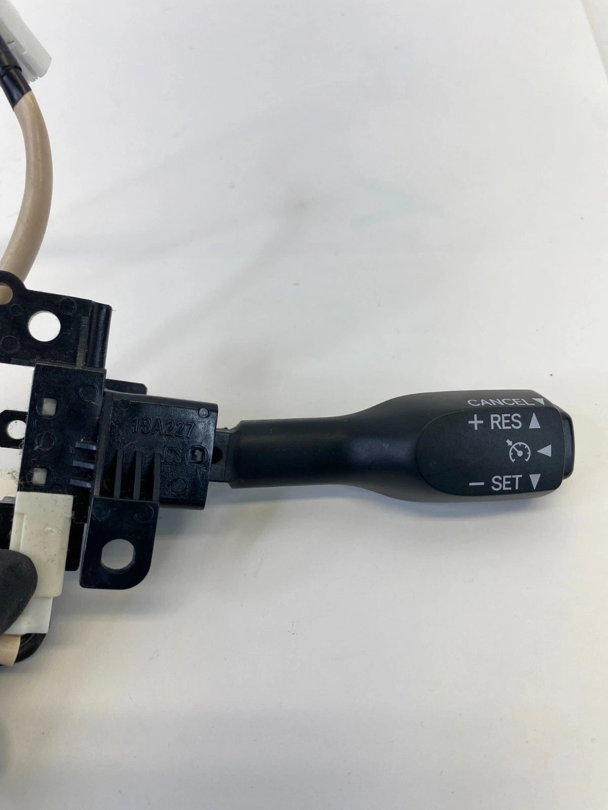 08-13 TOYOTA MATRIX STEERING SET/RESUME CRUISE CONTROL SWITCH ASSY 18A227 OEM