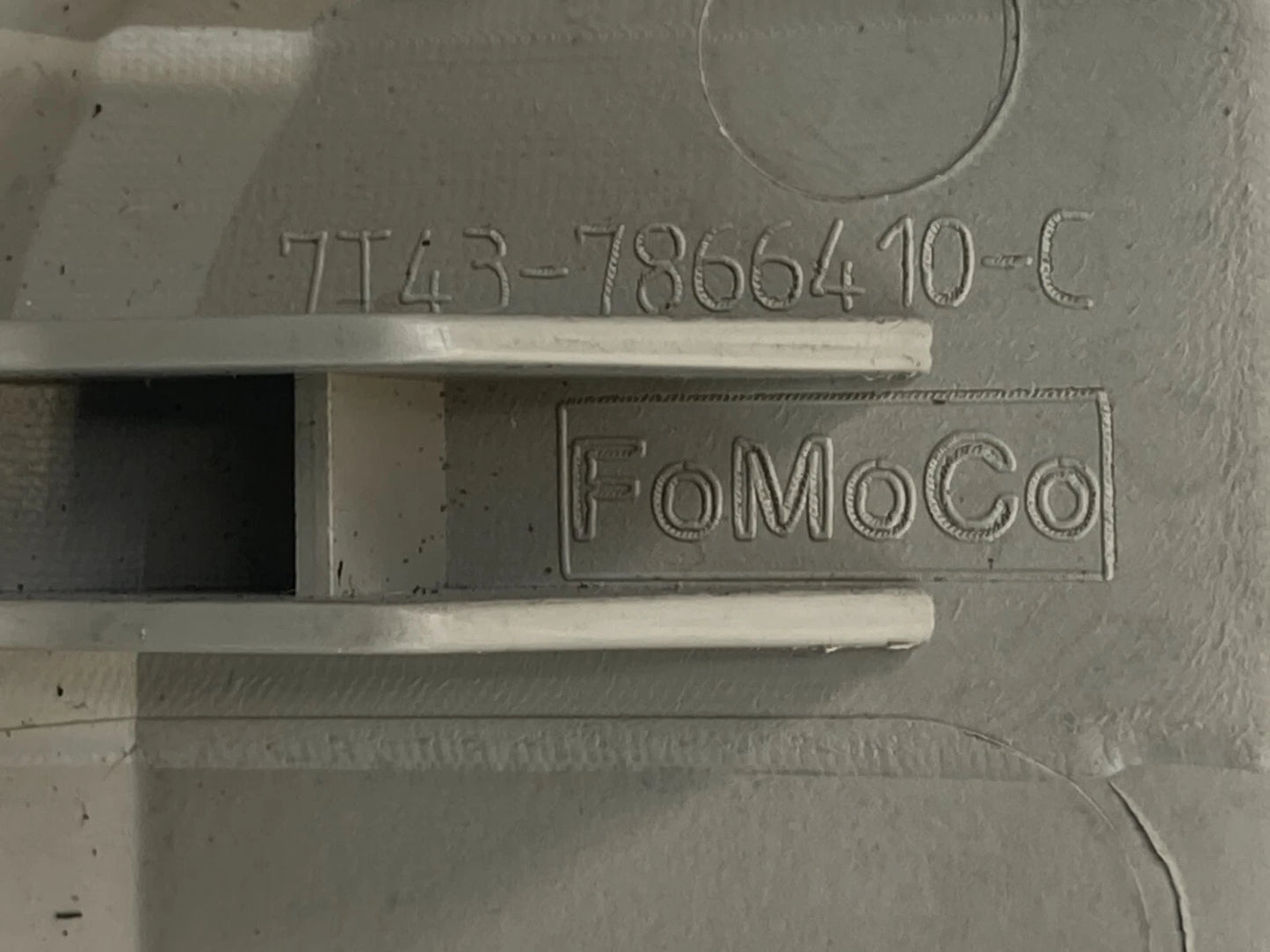 07-10 FORD EDGE FRONT RIGHT SIDE INNER POWER SEAT TRACK COVER 7T43-7866410-C OEM