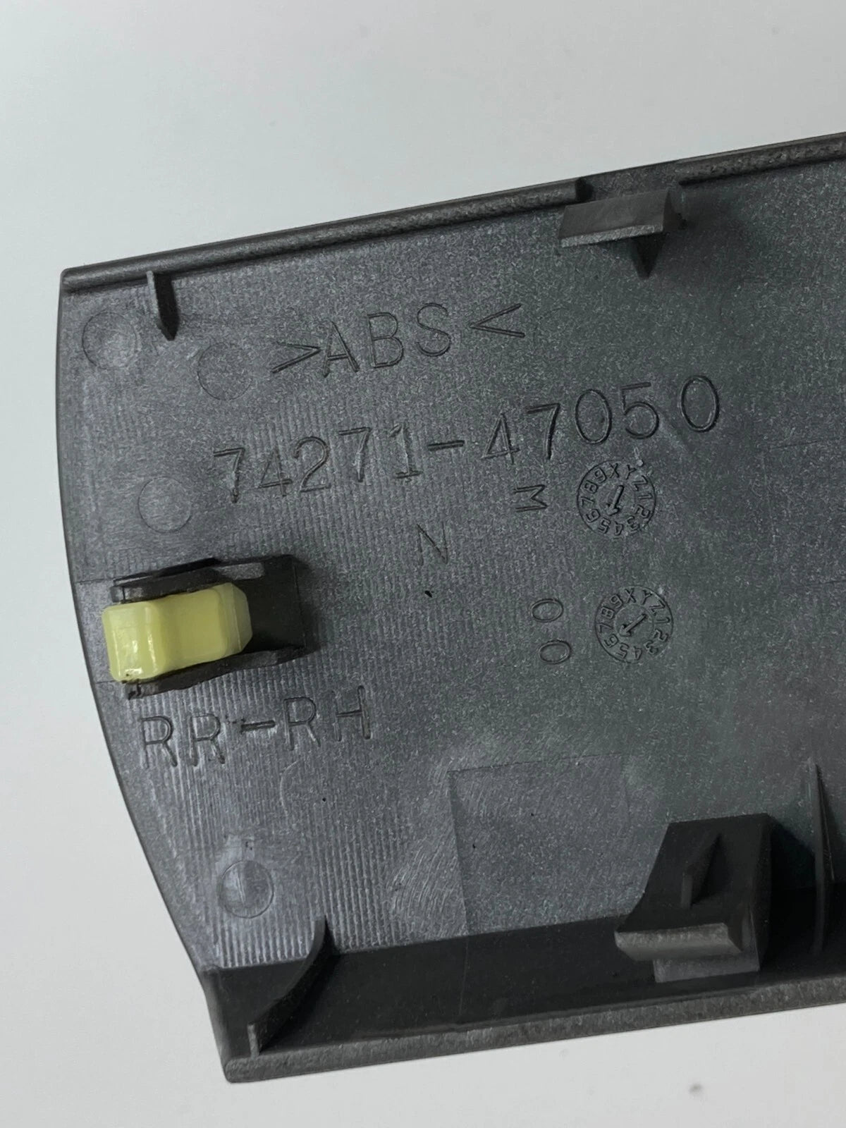 04-09 TOYOTA PRIUS REAR RIGHT DOOR WINDOW CONTROL SWITCH BEZEL OEM 7427147050