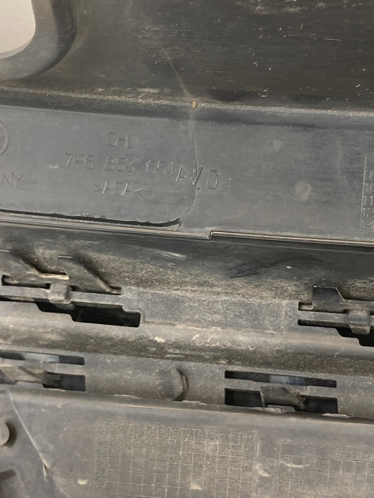 2011-2014 Volkswagen Touareg Front Bumper Upper Grill Grille 7P6-853-651-A-WD