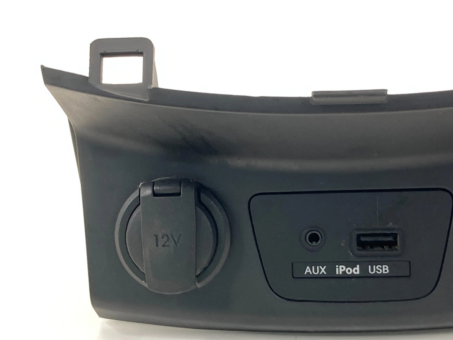2013-2017 Hyundai Elantra GT Center Dash Auxiliary USB Jack W/ Trim Bezel Assy