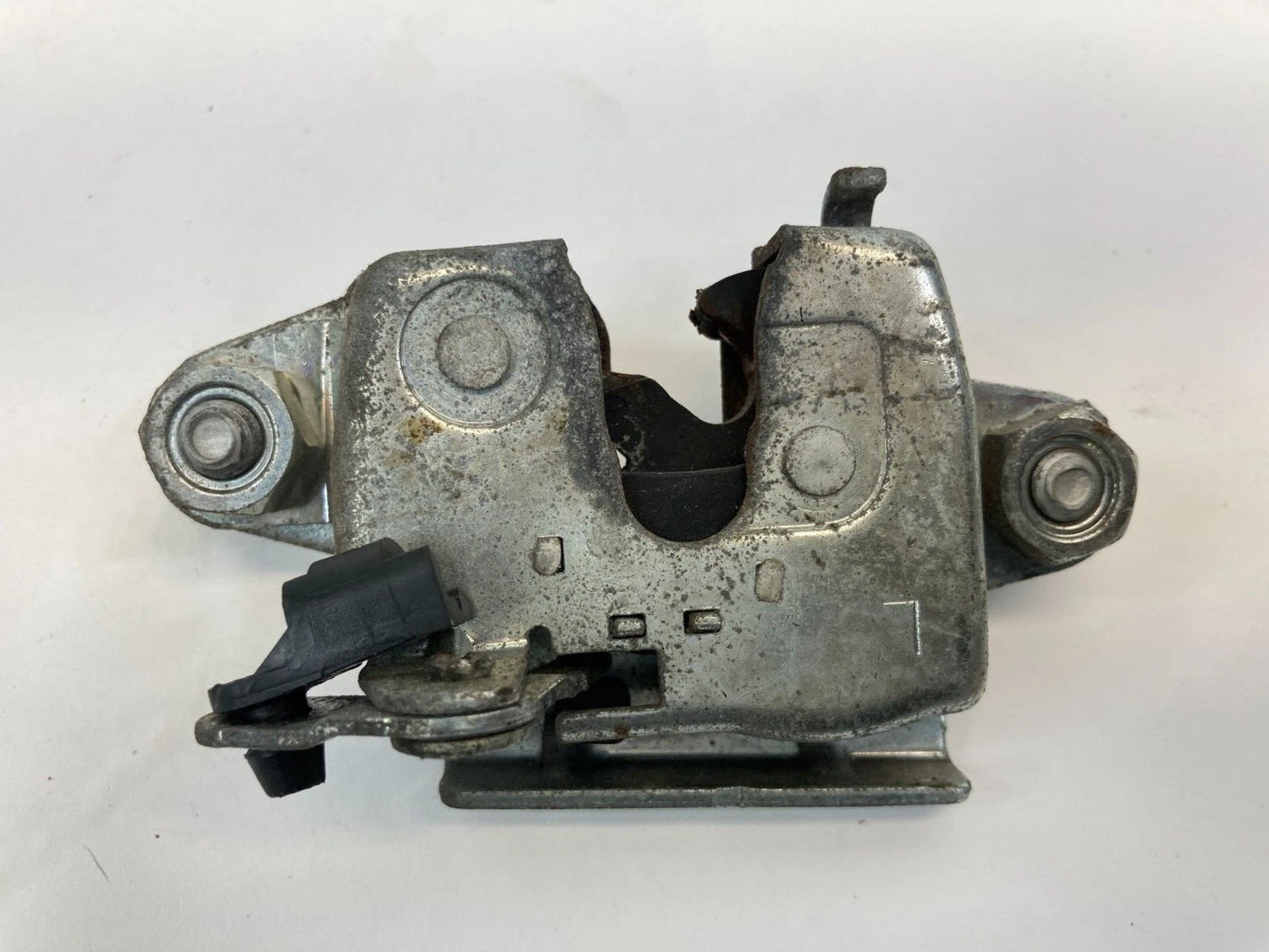 2007-2021 TOYOTA TUNDRA REAR LEFT DRIVER SIDE TAILGATE LIFTGATE LOCK LATCH OEM