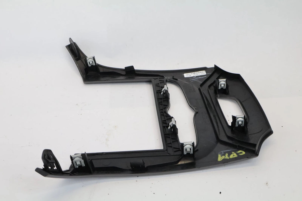 16-19 CHEVROLET CRUZE CENTER DASH RADIO BEZEL TRIM PANEL SURROUND OEM 84068492