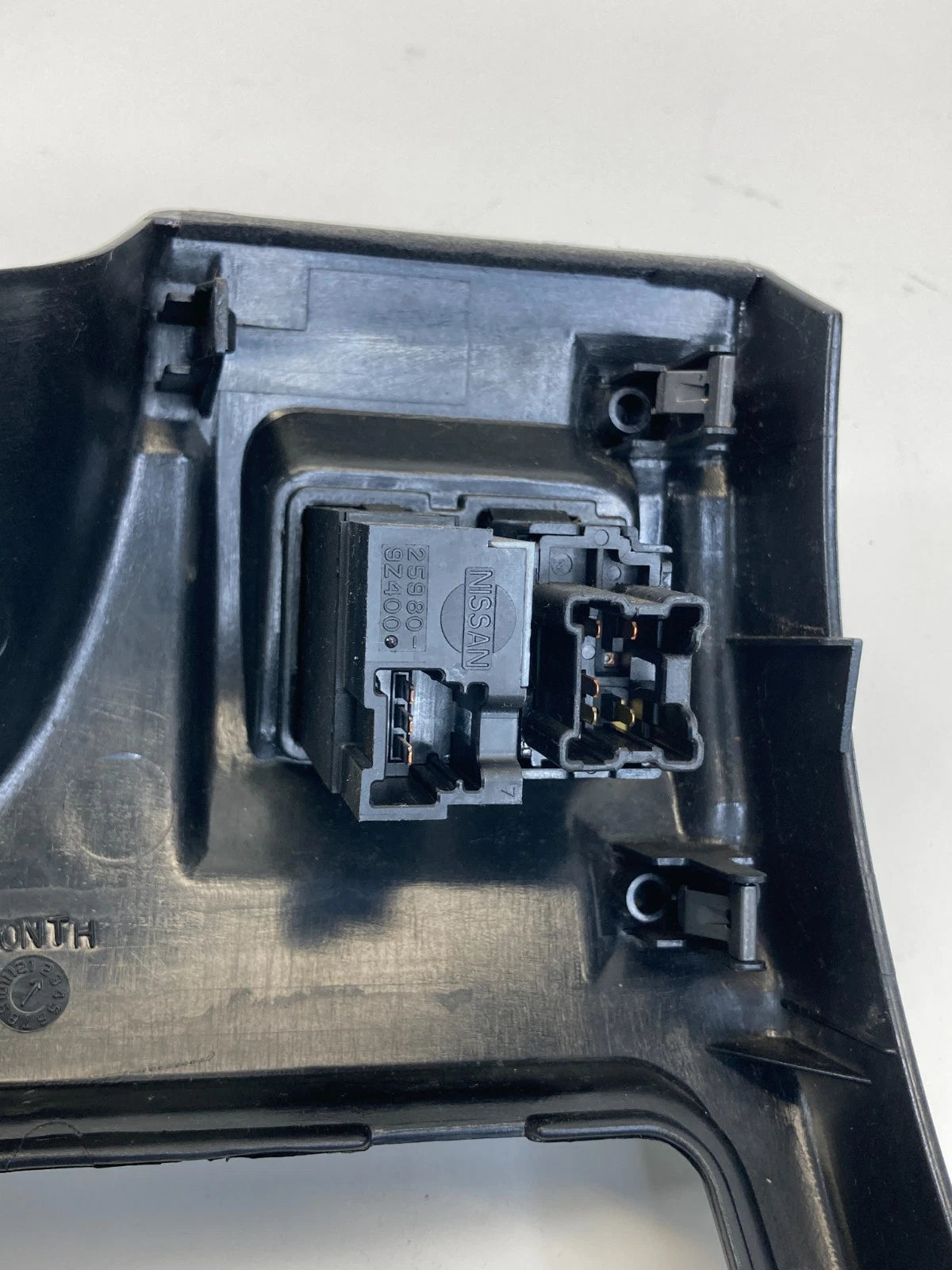 2001 2002 2003 2004 Nissan Xterra Dash Knee Bolster Pad Kick Panel OEM