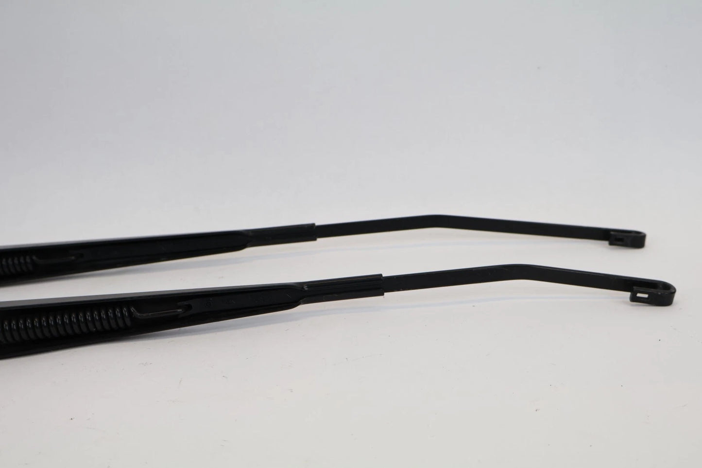 2011-2013 JEEP GRAND CHEROKEE FRONT WINDSHIELD WIPER ARM LEFT & RIGHT SET OEM