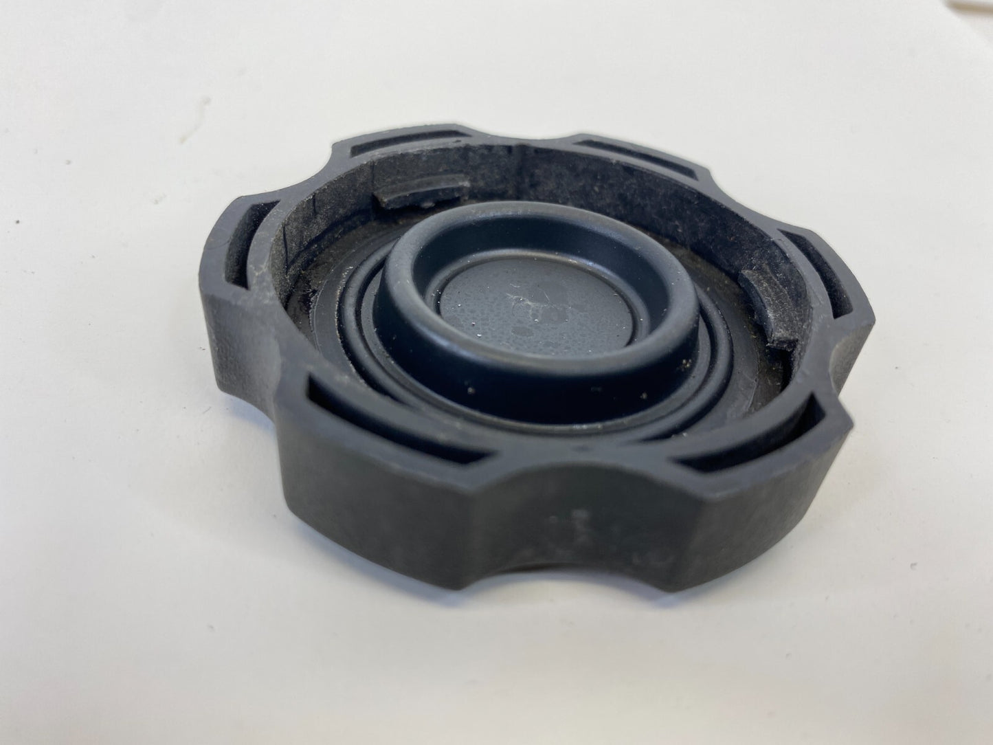 2013-2018 Hyundai Santa Fe Sport Brake Fluid Master Cylinder Cap Reservoir OEM