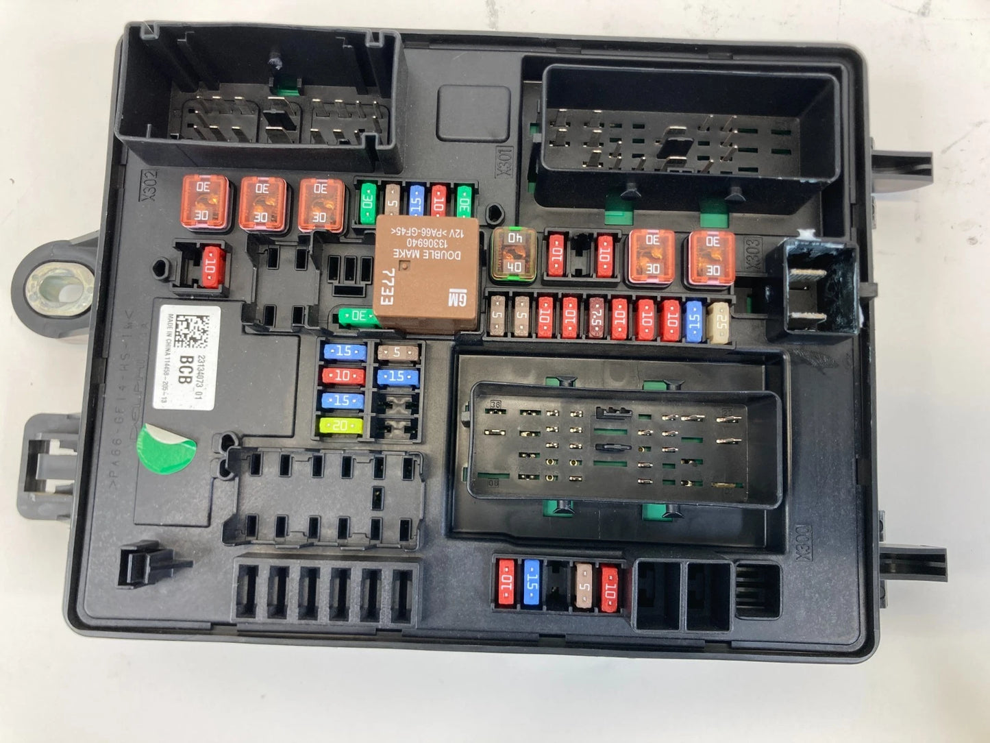 2014-2019 CADILLAC ATS CTS REAR BODY MULTIFUNCTIONAL JUNCTION FUSE BOX 23134073