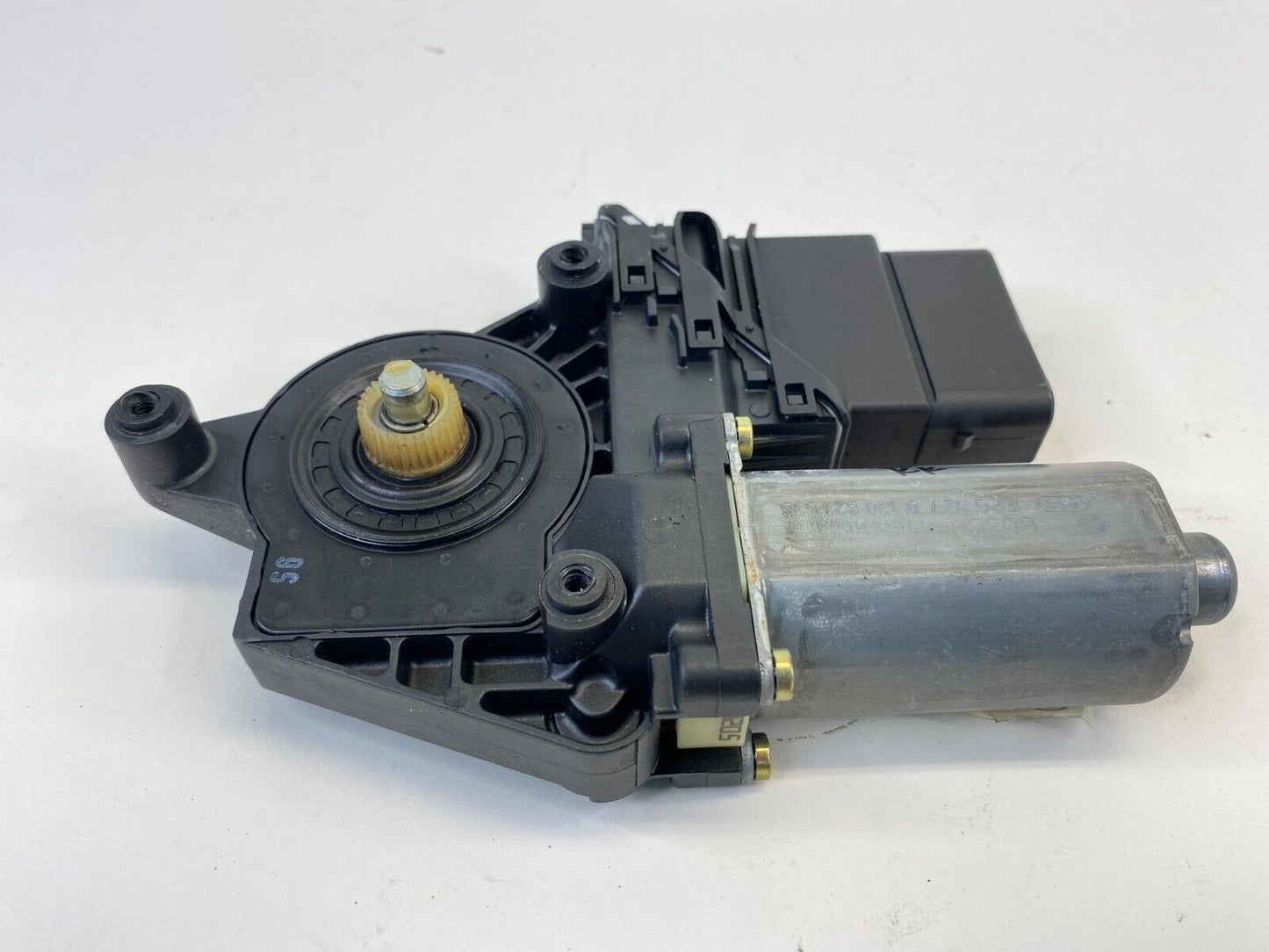 2001-2005 Volkswagen Passat Rear Right Back Side Power Window Motor 0130821696