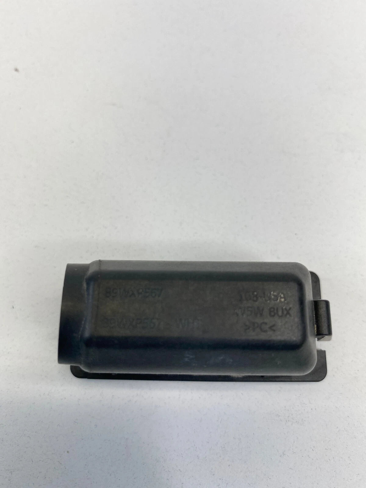 2011-2019 FORD FIESTA SEDAN REAR RIGHT PASSENGER LICENSE PLATE LAMP LIGHT OEM