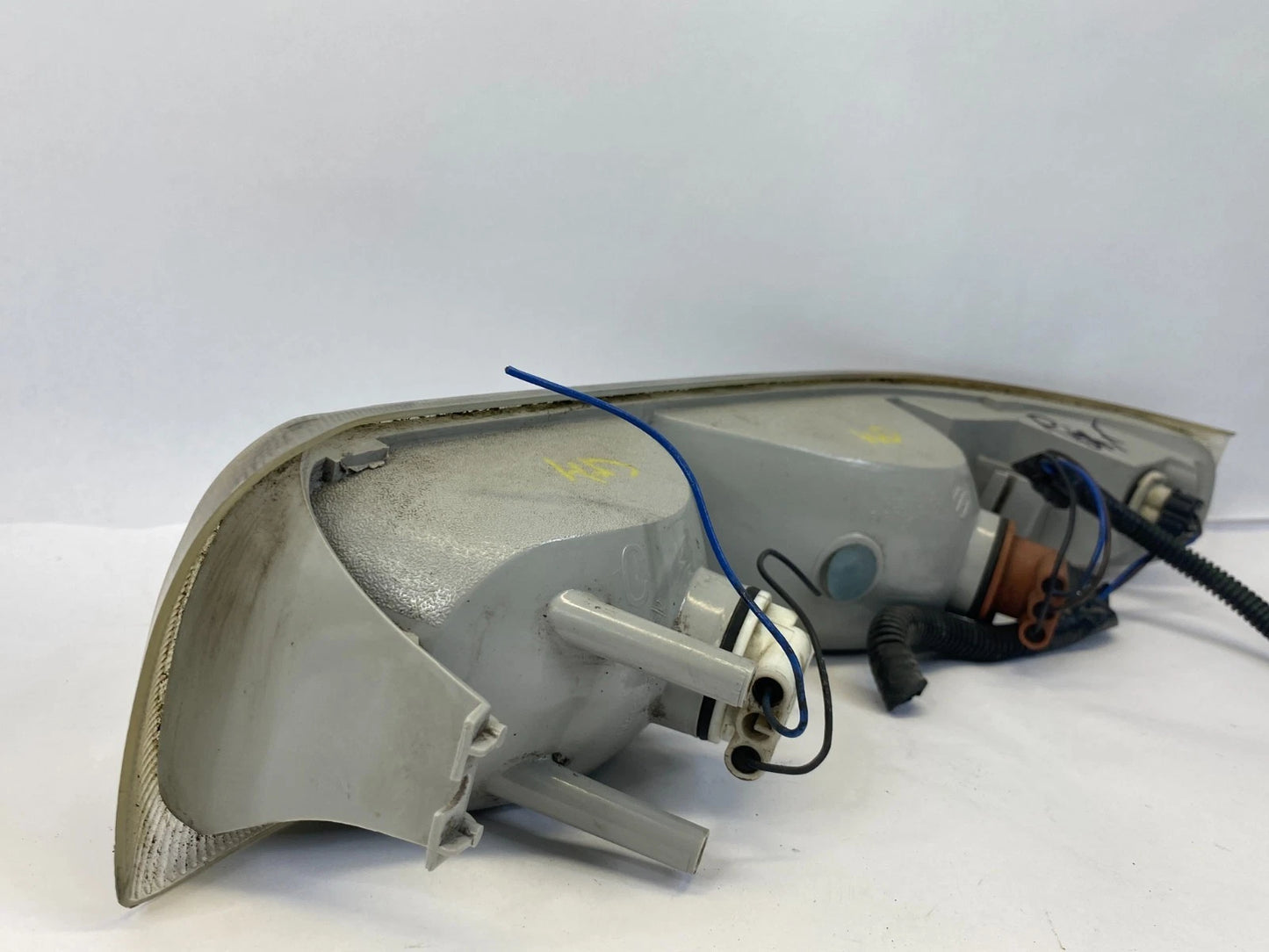 00-06 CHEVY TAHOE SUBURBAN RIGHT RH FOG TURN SIGNAL MARKER LIGHT PARK LAMP OEM