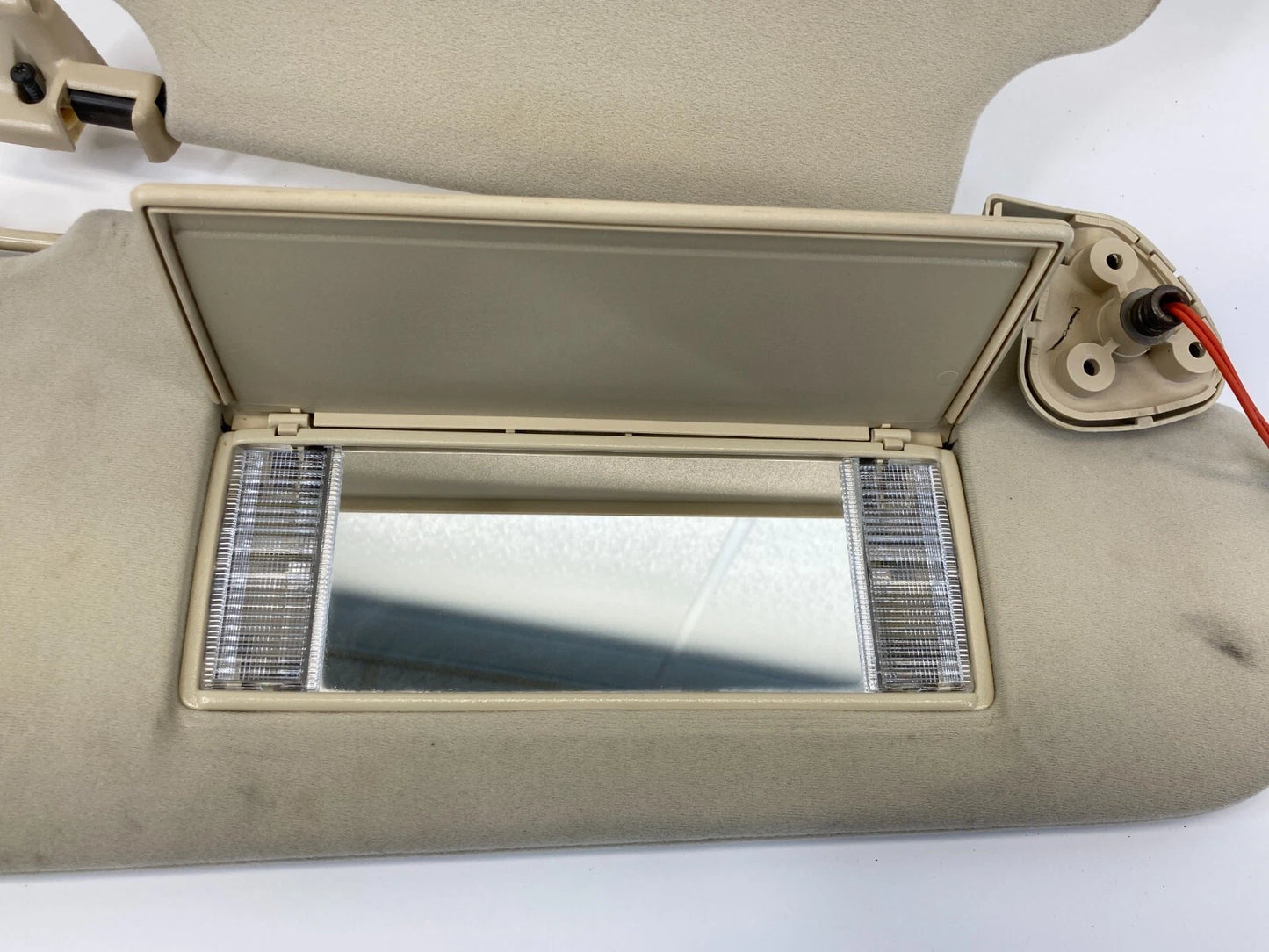 2003-2008 LAND ROVER RANGE ROVER RIGHT PASSENGER SUNVISOR SUN VISOR SHADE OEM