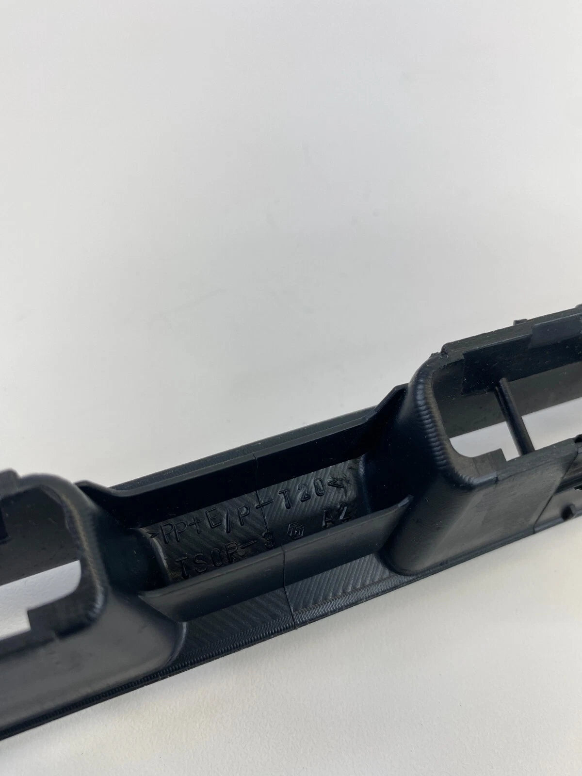 1997-2001 LEXUS ES300 INSTRUMENT PANEL A/C VENT DEFROST COVER GRILL 55981-33060