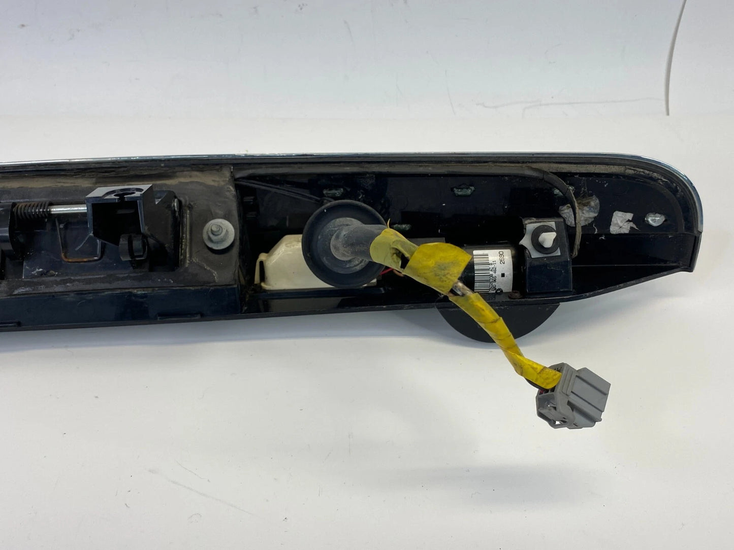 08-10 CHRYSLER TOWN & COUNTRY REAR LIFTGATE HANDLE MOLDING W/ CAMERA 05109538AC